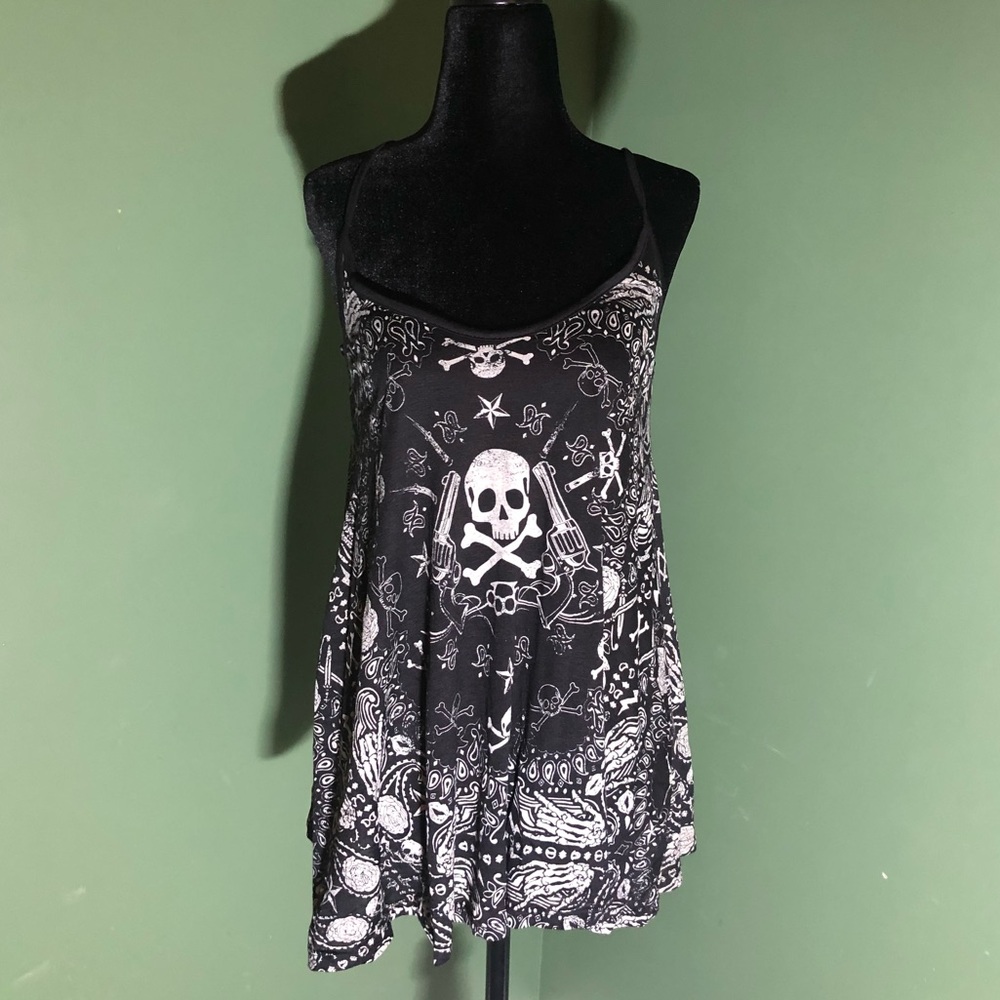 New tank top. Size small